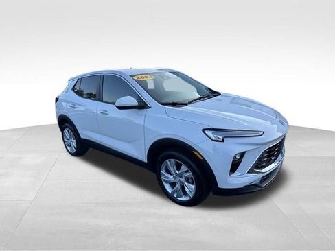 Used 2024 Buick Encore GX Preferred AWD/4WD image 3