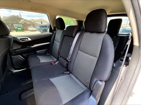 Used 2017 Nissan Pathfinder SV image 19