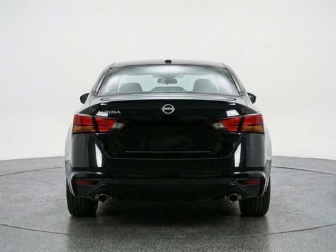 Used 2025 Nissan Altima 2.5 SV FWD image 7