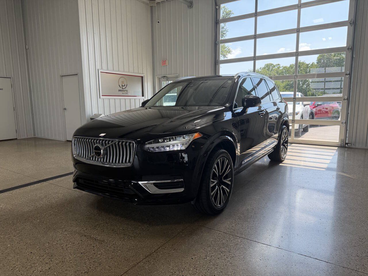 Used 2024 Volvo XC90 T8 Plus AWD/4WD image 2
