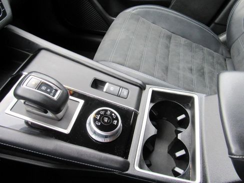 Used 2024 Mitsubishi Outlander AWD image 7