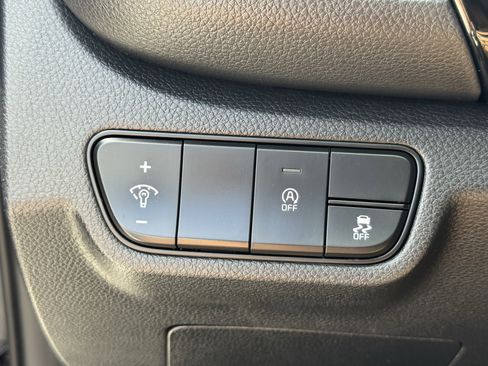 Used 2025 Kia Seltos S FWD image 25