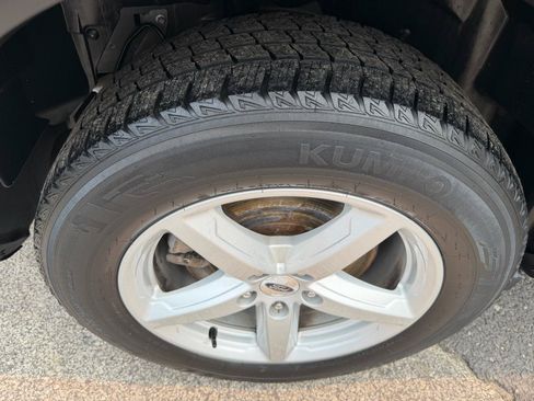 Used 2017 Ford Explorer XLT w/ Equipment Group 202A AWD/4WD image 5