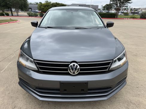 Used 2016 Volkswagen Jetta SE FWD image 2