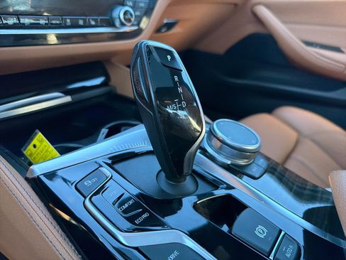 Used 2019 BMW 530e xDrive image 23