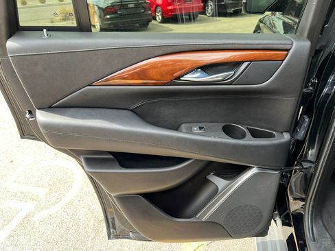 Used 2015 Cadillac Escalade Luxury AWD/4WD image 28