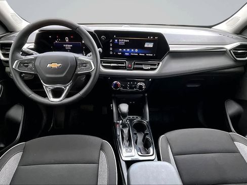 Used 2026 Chevrolet TrailBlazer LT w/ LT Cold Weather Package AWD/4WD image 10