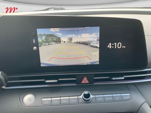 Used 2025 Hyundai Elantra SEL FWD image 13
