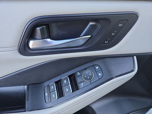 Used 2023 Nissan Rogue SL w/ SL Premium Package image 15