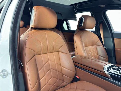 Used 2023 BMW i7 xDrive60 image 48