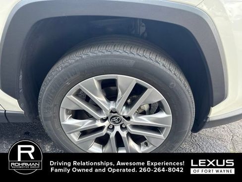 Used 2022 Toyota RAV4 XLE Premium AWD/4WD image 5