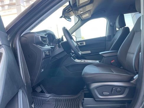 Used 2024 Ford Explorer XLT image 19