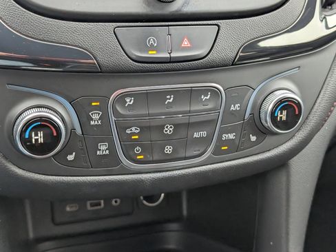 Used 2022 Chevrolet Equinox RS w/ Infotainment Package image 22