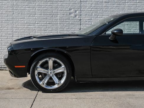 Used 2018 Dodge Challenger R/T RWD image 11