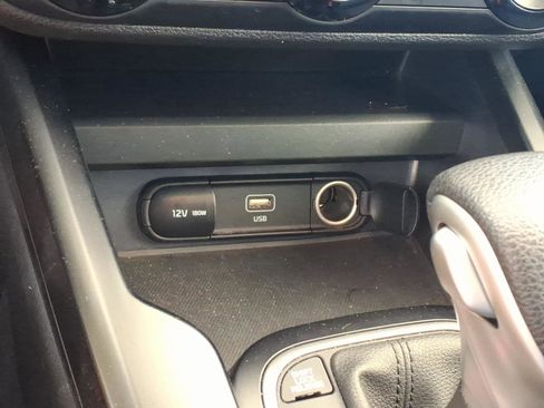 Used 2025 Kia Soul LX w/ LX Technology Package FWD image 12