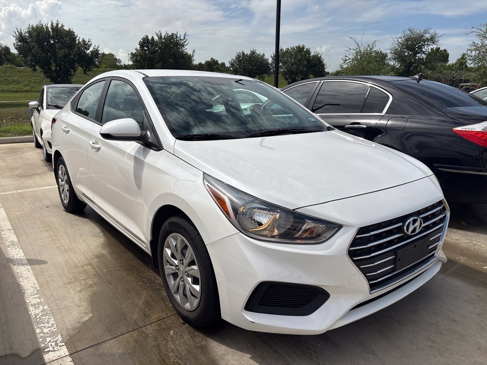 Used 2022 Hyundai Accent SE FWD image 3