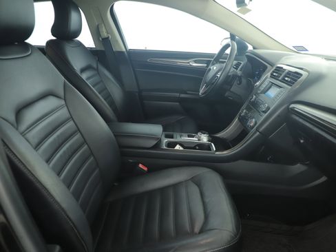 Used 2017 Ford Fusion SE image 7