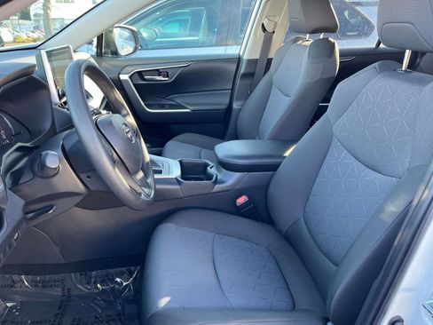 Used 2025 Toyota RAV4 XLE image 39