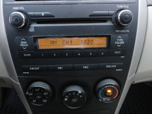 Used 2010 Toyota Corolla LE FWD image 25
