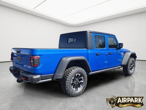 New 2025 Jeep Gladiator Rubicon w/ Convenience Group AWD/4WD image 4