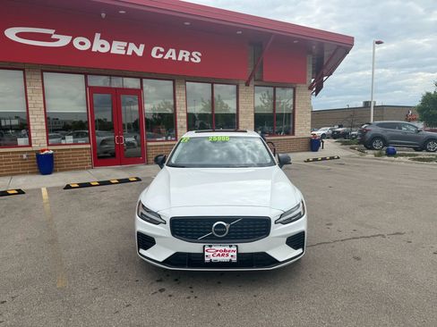 Used 2022 Volvo S60 T8 R-Design Expression image 2