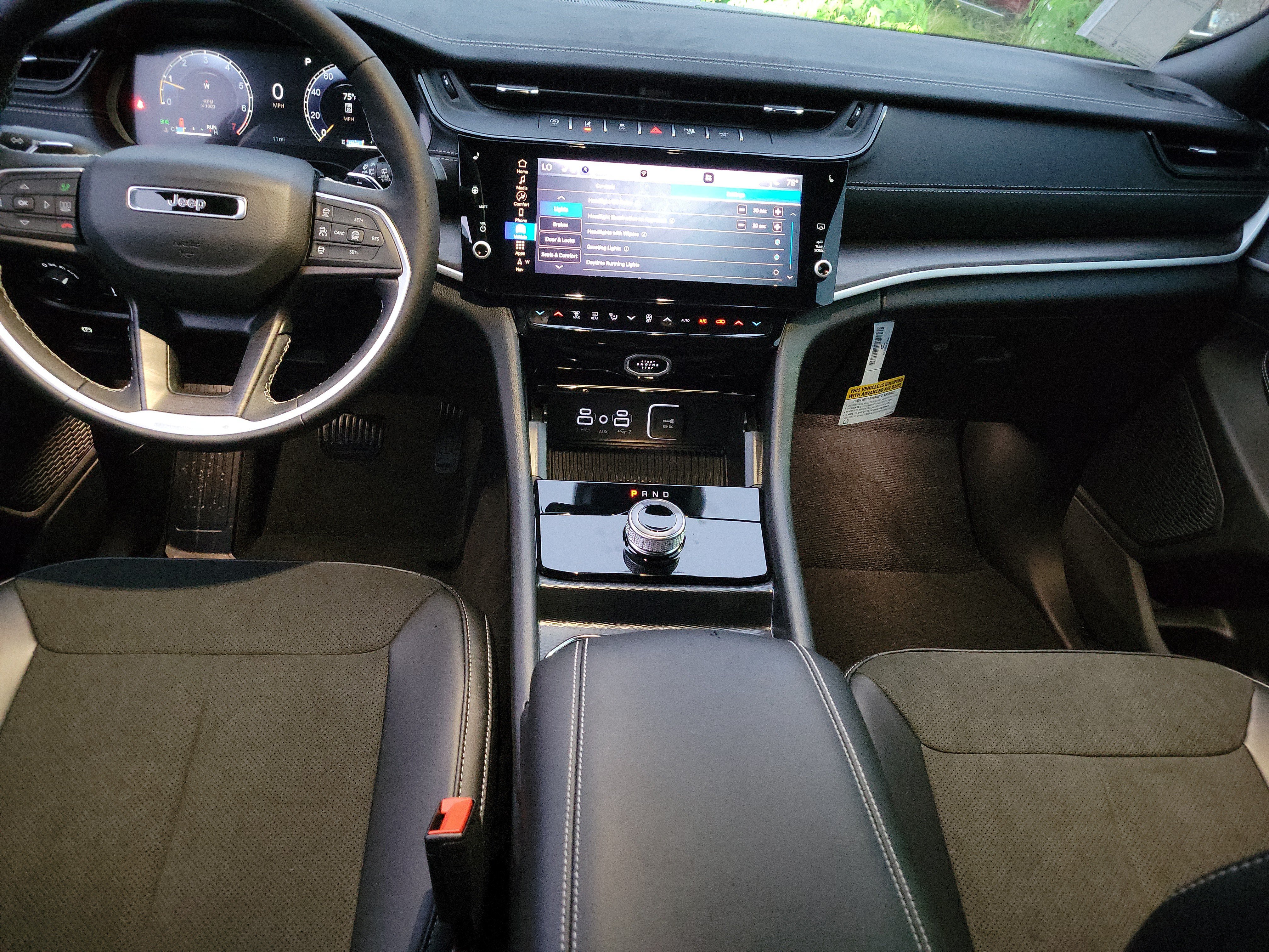 New 2027 Jeep Grand Cherokee Altitude RWD image 9
