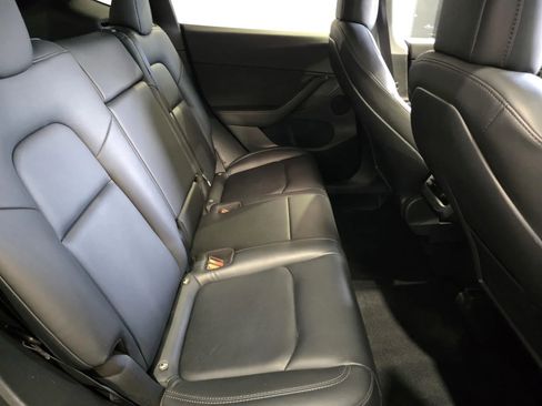 Used 2022 Tesla Model Y Long Range AWD/4WD image 9