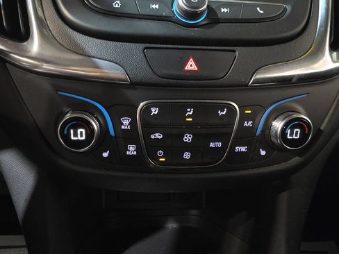 Used 2021 Chevrolet Equinox LT AWD/4WD image 16