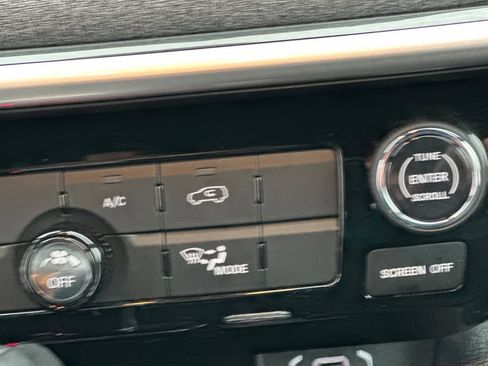 Used 2024 Jeep Compass Latitude image 29