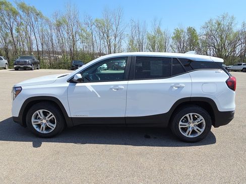 Used 2023 GMC Terrain SLE image 5