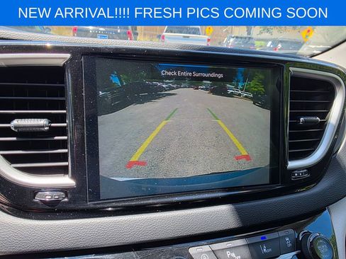 Used 2024 Chrysler Pacifica Touring-L FWD image 12