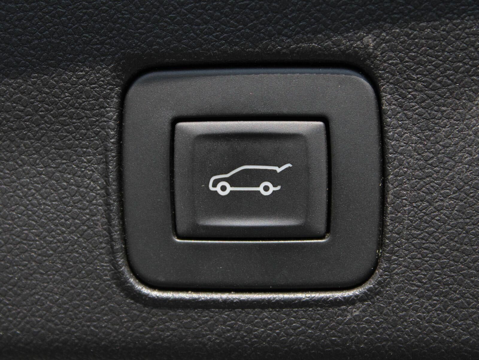 Used 2023 Chevrolet TrailBlazer RS w/ Sun and Liftgate Package AWD/4WD image 9