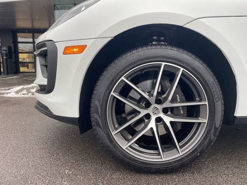 Certified 2025 Porsche Macan image 13