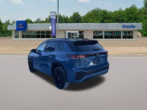 Used 2025 Volkswagen Tiguan SE R-Line image 8