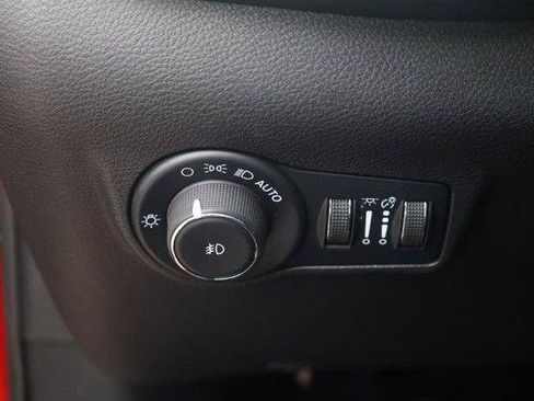 Used 2025 Jeep Compass Limited AWD/4WD image 12