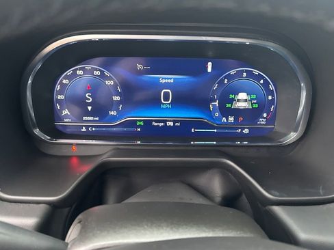 Used 2024 Chevrolet Tahoe Z71 w/ Luxury Package image 19