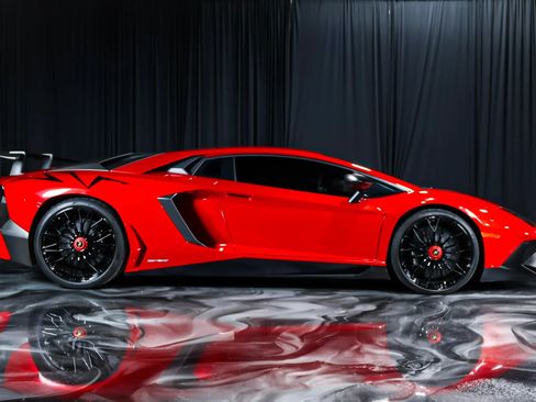 Used 2016 Lamborghini Aventador LP 750-4 Superveloce AWD/4WD image 2