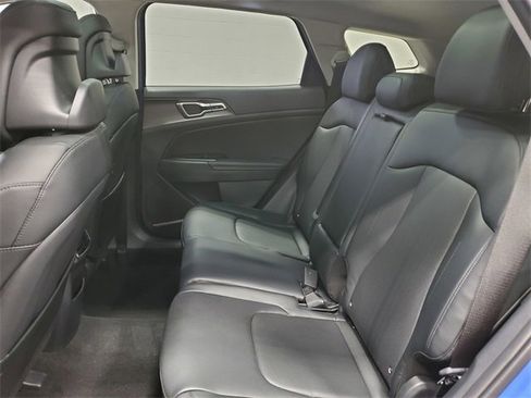Used 2026 Kia Sportage EX w/ EX Panorama Roof Package image 11