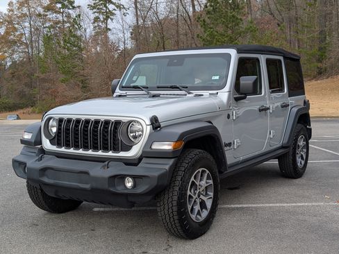 Used 2024 Jeep Wrangler Sport S image 5