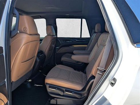 Used 2021 Cadillac Escalade Premium Luxury image 16