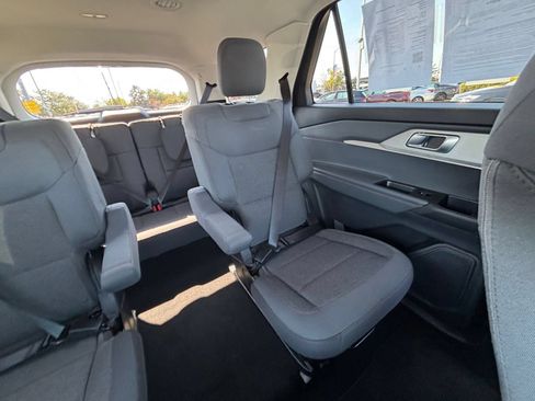 Used 2026 Ford Explorer Active AWD/4WD image 39