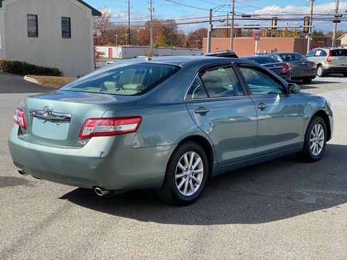 Used 2011 Toyota Camry LE image 3