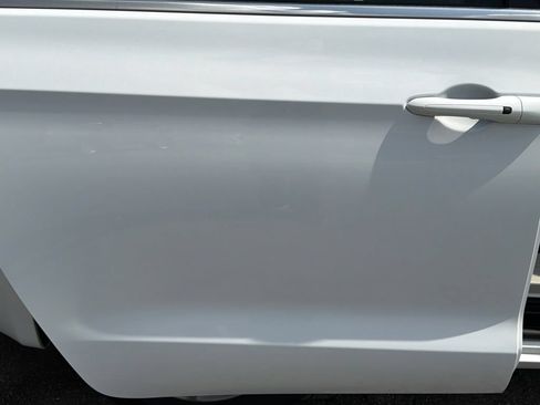 Used 2023 Chrysler Pacifica Touring-L FWD image 16
