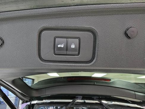 Used 2023 Nissan Pathfinder SL AWD/4WD image 34