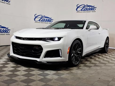 Used 2024 Chevrolet Camaro ZL1 RWD image 5