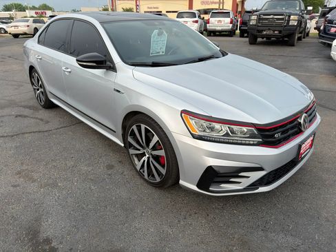 Used 2018 Volkswagen Passat GT FWD image 14