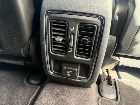 Used 2018 Jeep Grand Cherokee Altitude image 19