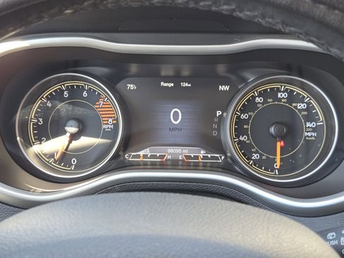 Used 2017 Jeep Cherokee Trailhawk image 18