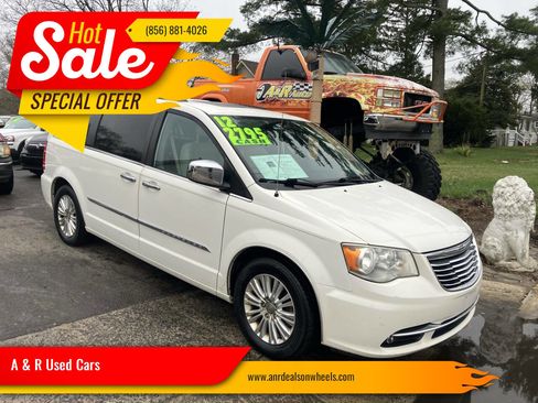 Used 2012 Chrysler Town & Country Touring-L w/ Premium Group image 1