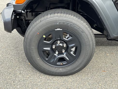 New 2025 Jeep Gladiator Sport image 10